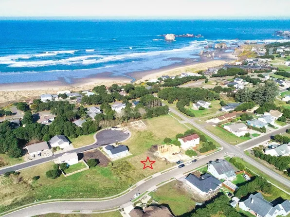 3102 Lincoln Ave SW, Bandon, OR 97411