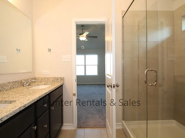 1902 Bayou Wood Ln — Photo 15