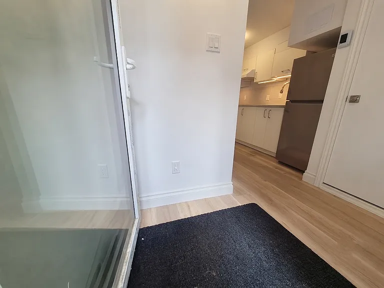 102 Donlands Ave #LOWER — Photo 2