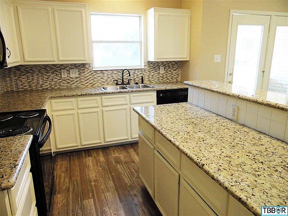 3rd image of 113 Jesse James Dr