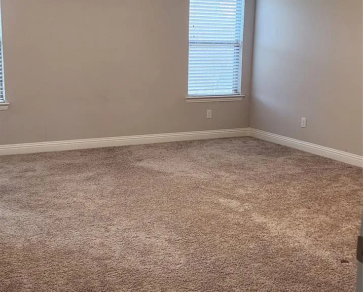 702 Amber Dr — Photo 16