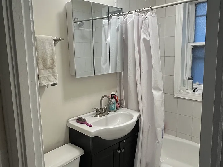 2131 W Giddings St #2B — Photo 3