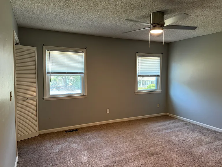 10 Commercial Row — Photo 24