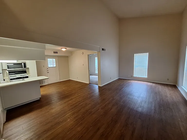8207 Hood Cir #B — Photo 4