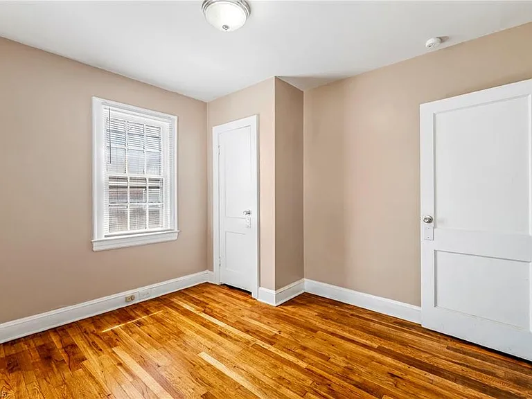 437 W 24th St — Photo 19
