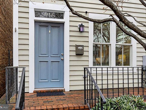 3rd image of 916 G St SE