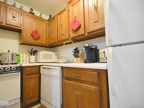 4th image of 170 W 23rd St APT 5K