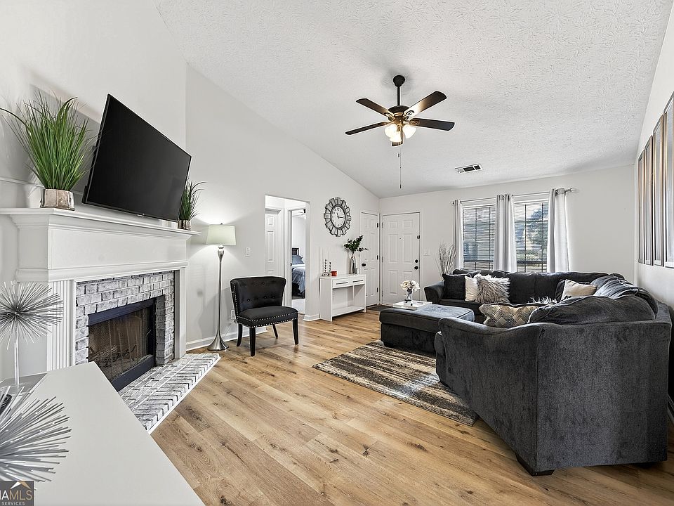 1st image of 469 Village Cir