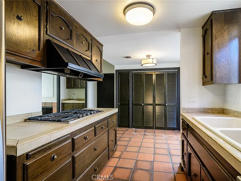 313 Diamond Ave — Photo 10