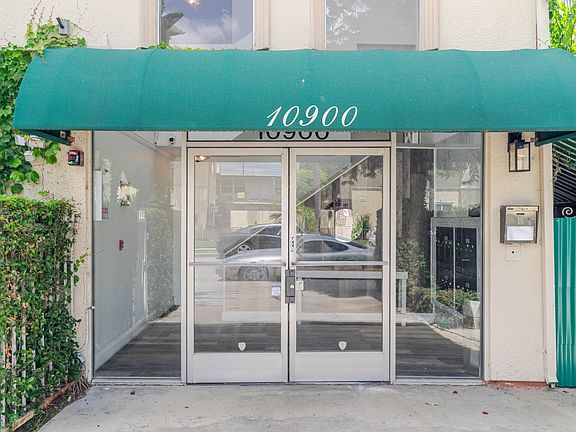 2nd image of 10900 Blix St APT 10