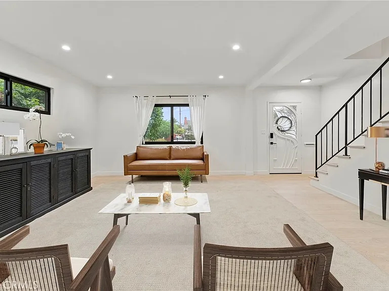 2428 Glyndon Ave — Photo 10