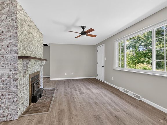 5th image of 4021 Barrick Low Ln