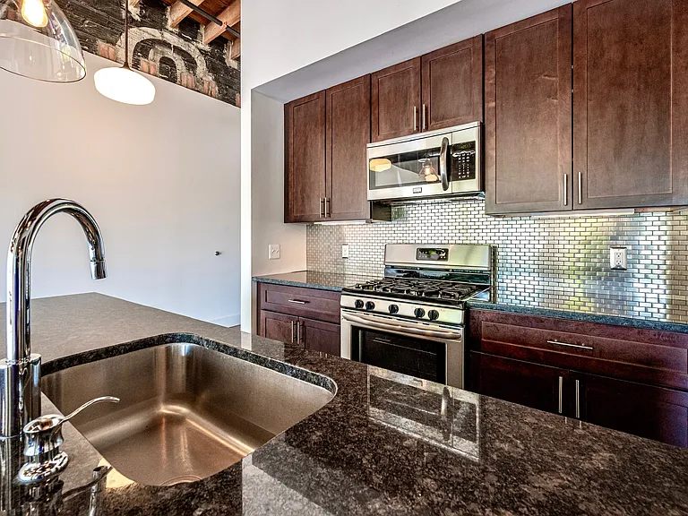 922 N Main St #212 — Photo 4
