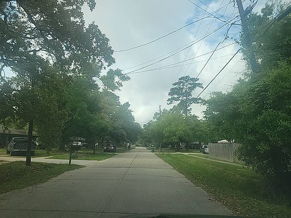 4th image of 3934 Riviera Dr