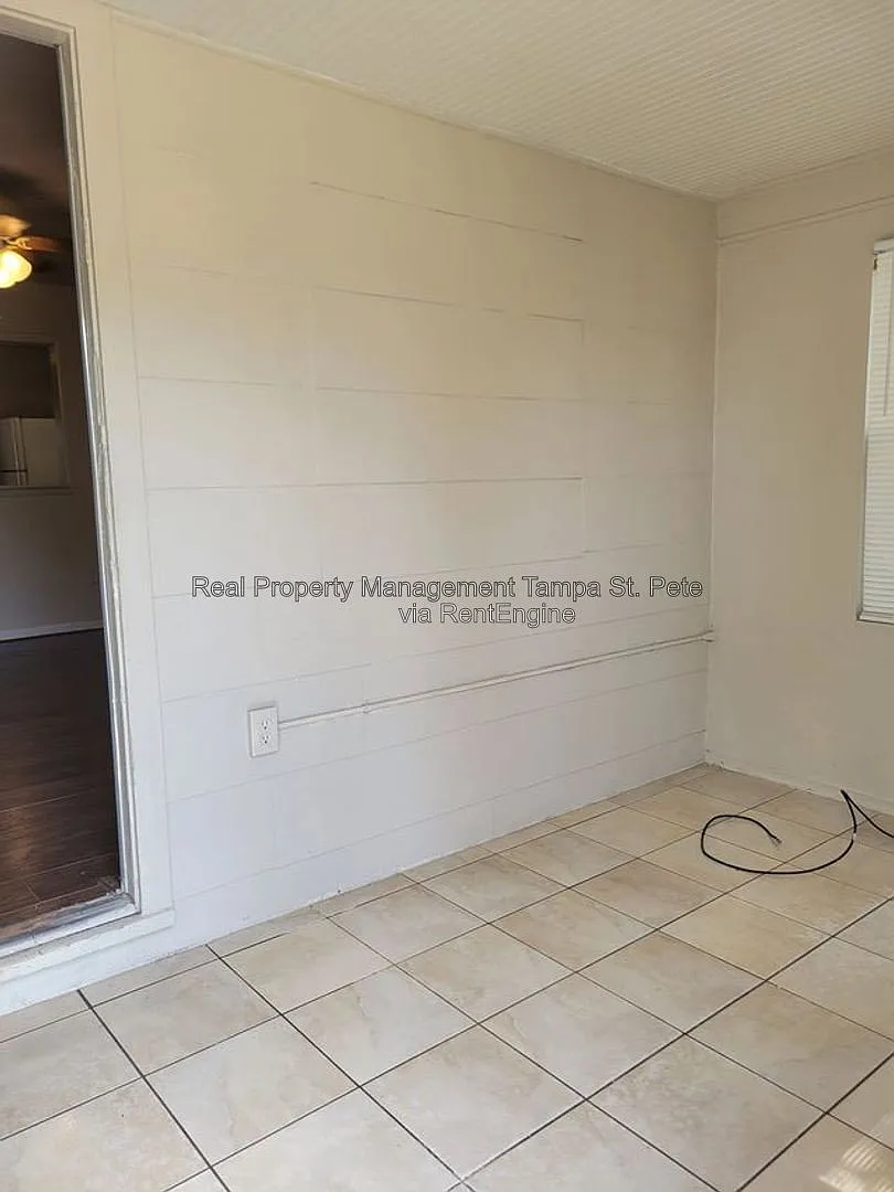 2 bed, 1.0 bath, 676 sqft, $1,395 — Photo 3