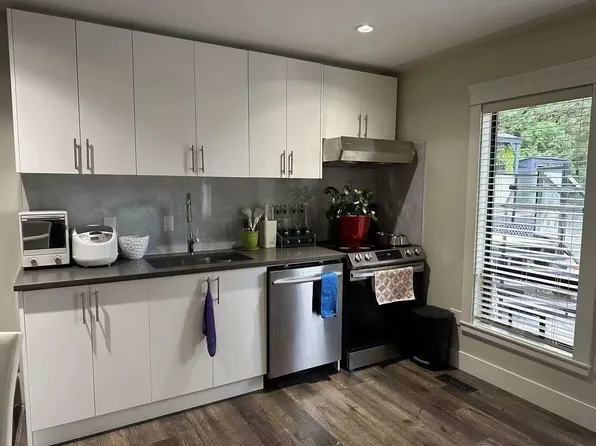 900 Corona Cres, Coquitlam, BC V3J 6Y9