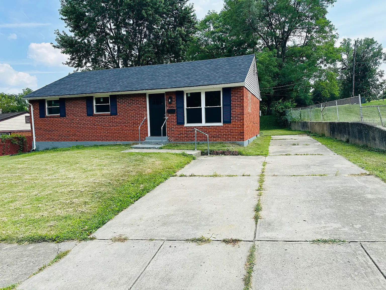 3 bed, 1.5 bath, 1050 sqft, $1,800 — Photo 1