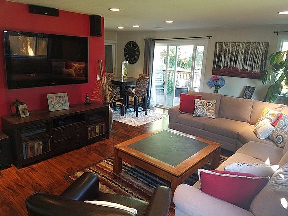 Surround Sound Speakers Stay :)