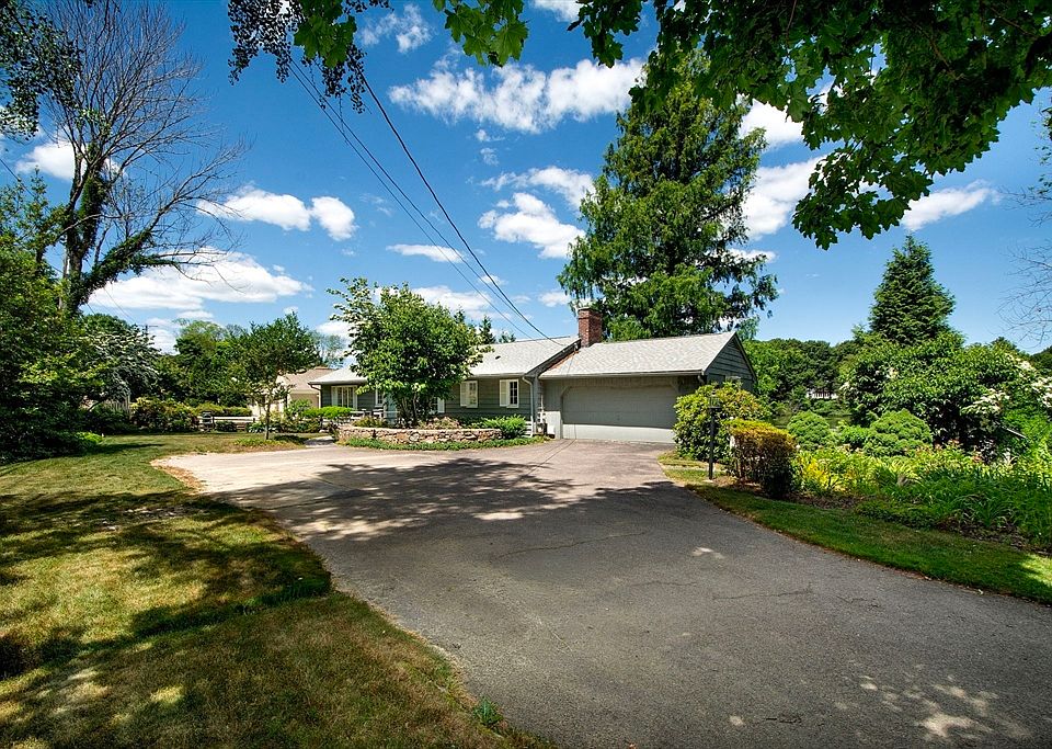 1st image of 6 Damons Point Dr