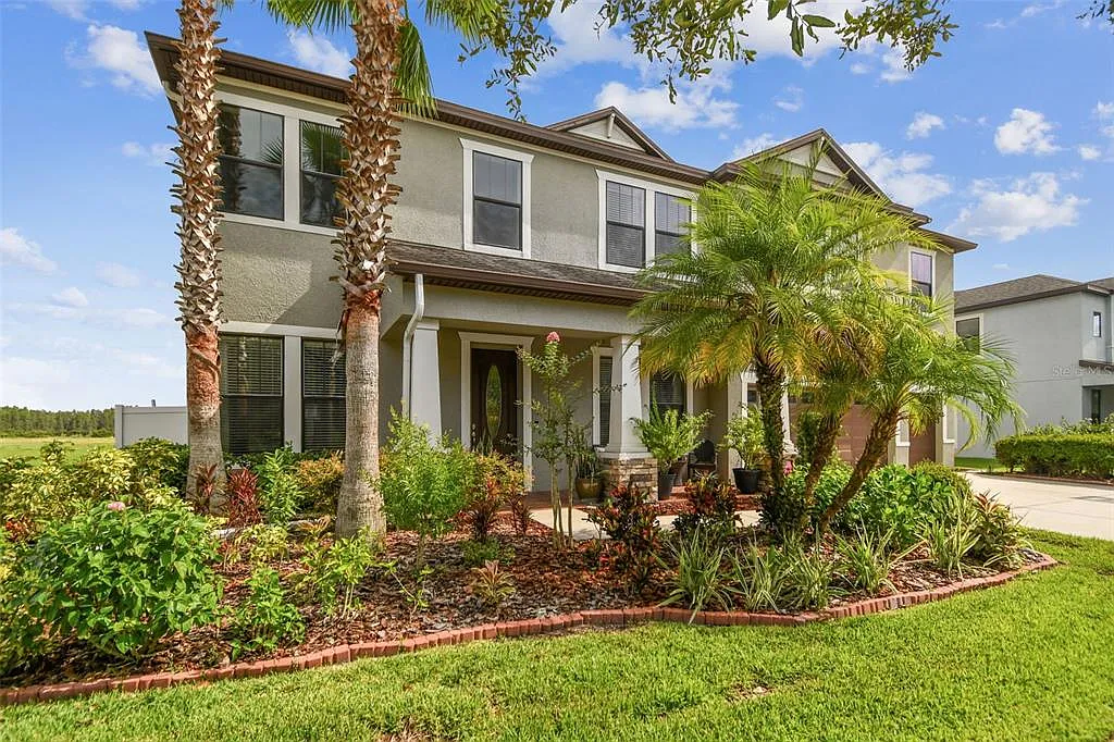 6 bed, 4.5 bath, 4089 sqft, $5,200 — Photo 2