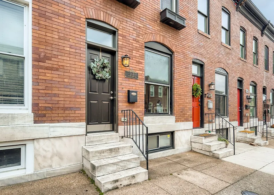 218 S Robinson St