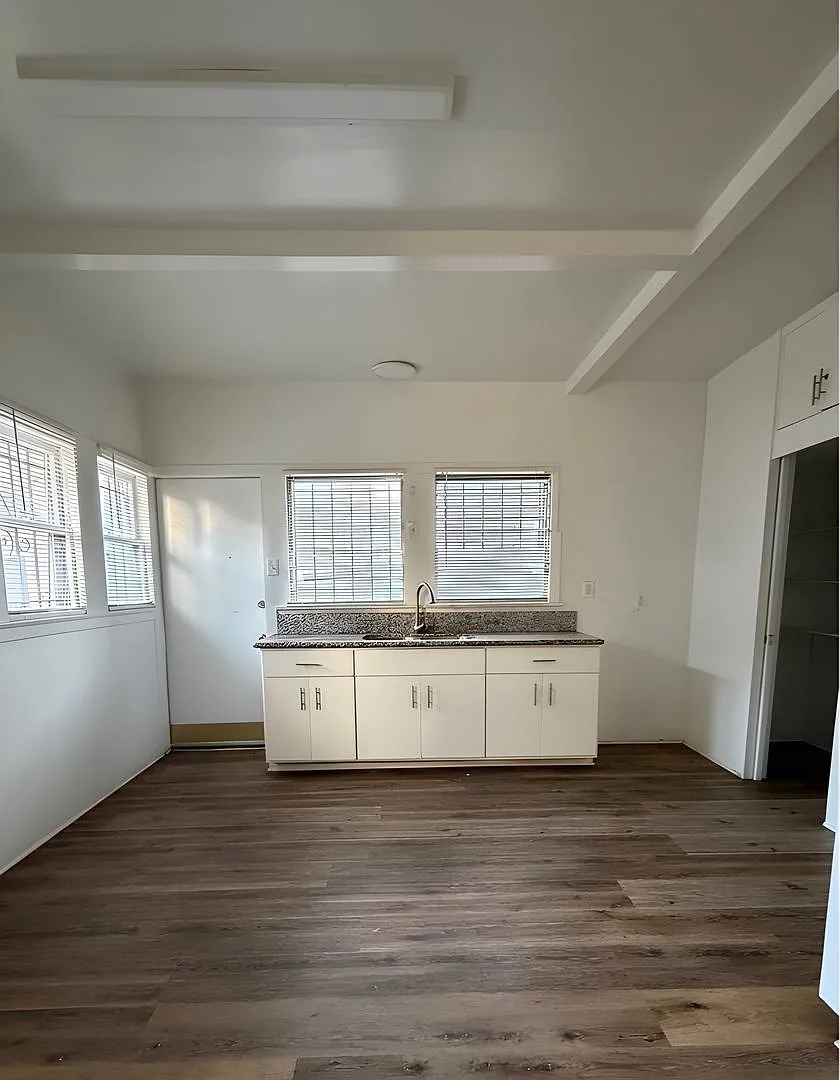 3 bed, 1.0 bath, 1504 sqft, $3,668 — Photo 3
