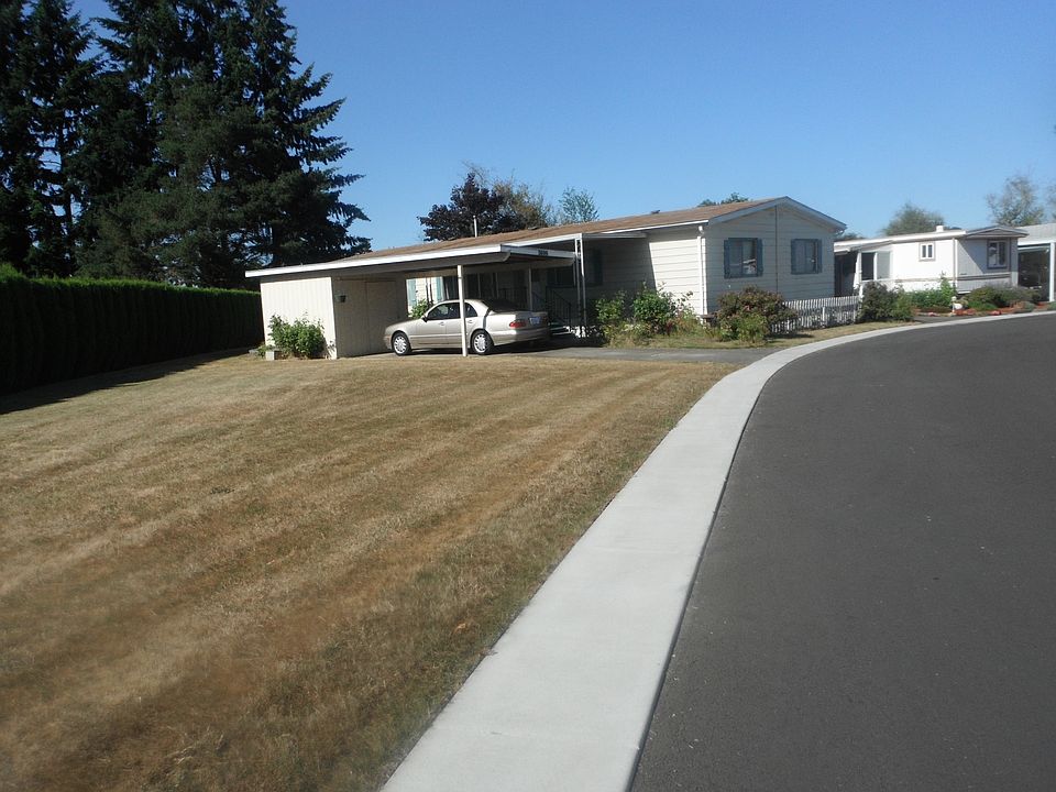 Home w/ lots of room & storage, on extra-large lot