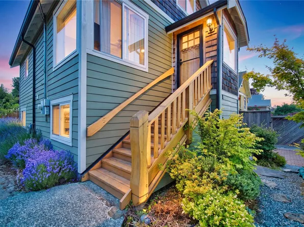 726 Haliburton St, Nanaimo, BC V9R 4W7