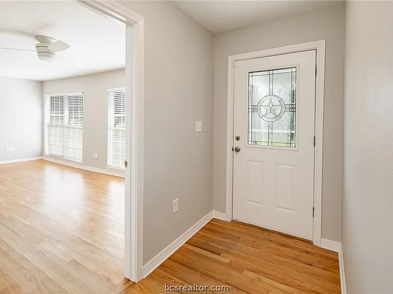 1004 Edgewood Dr — Photo 4