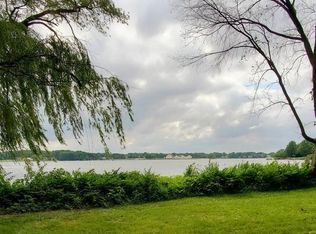 2512 Candlewick Dr SE, Poplar Grove, IL 61065