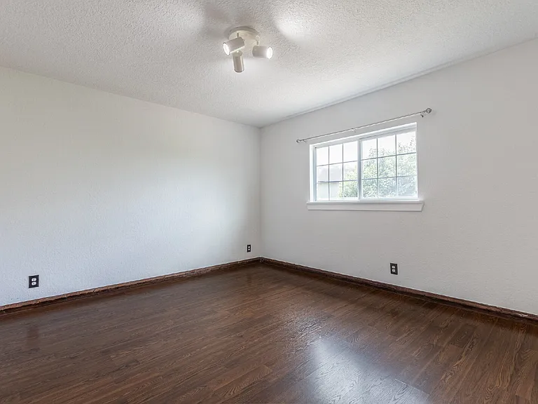 5702 Sunrise Laurel — Photo 21