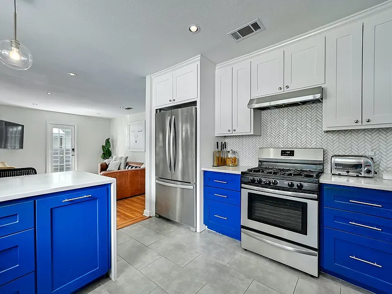 1709 Payne Ave — Photo 6