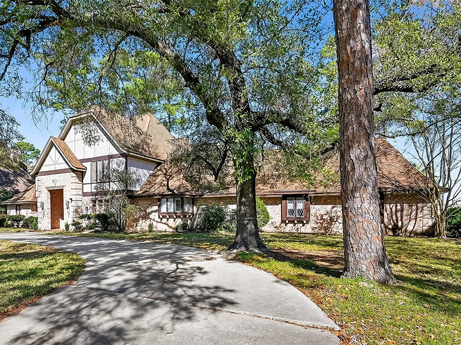 4 bed, 3.5 bath, 3796 sqft, $3,650 — Photo 3