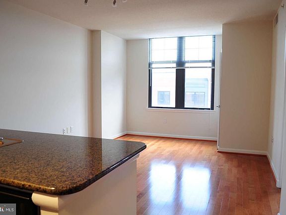 3rd image of 1021 N Garfield St APT 625