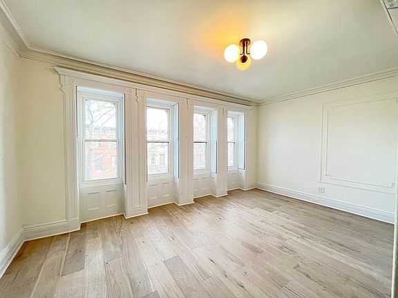 2nd image of 530 Decatur St #2