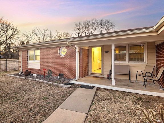5th image of 4229 Charron Ln