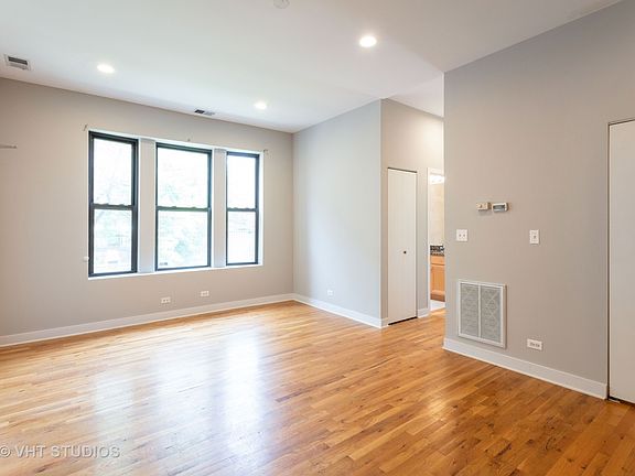 2nd image of 1419 N Washtenaw Ave APT 1R