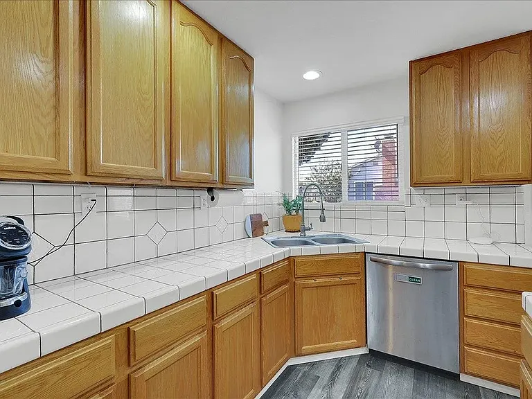 37052B Poplar St — Photo 7