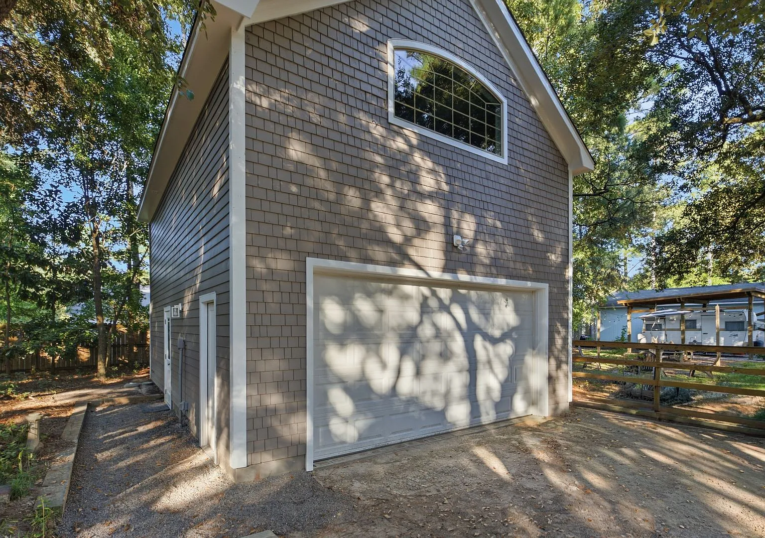 Beautiful New Construction Garage Apartment in Hampstead — Photo 1