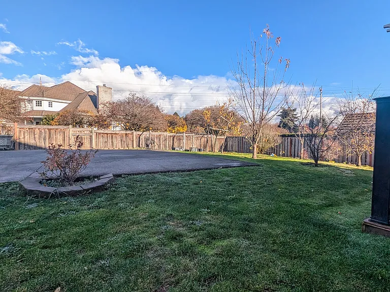 450 NW Pacific Grove Dr — Photo 17