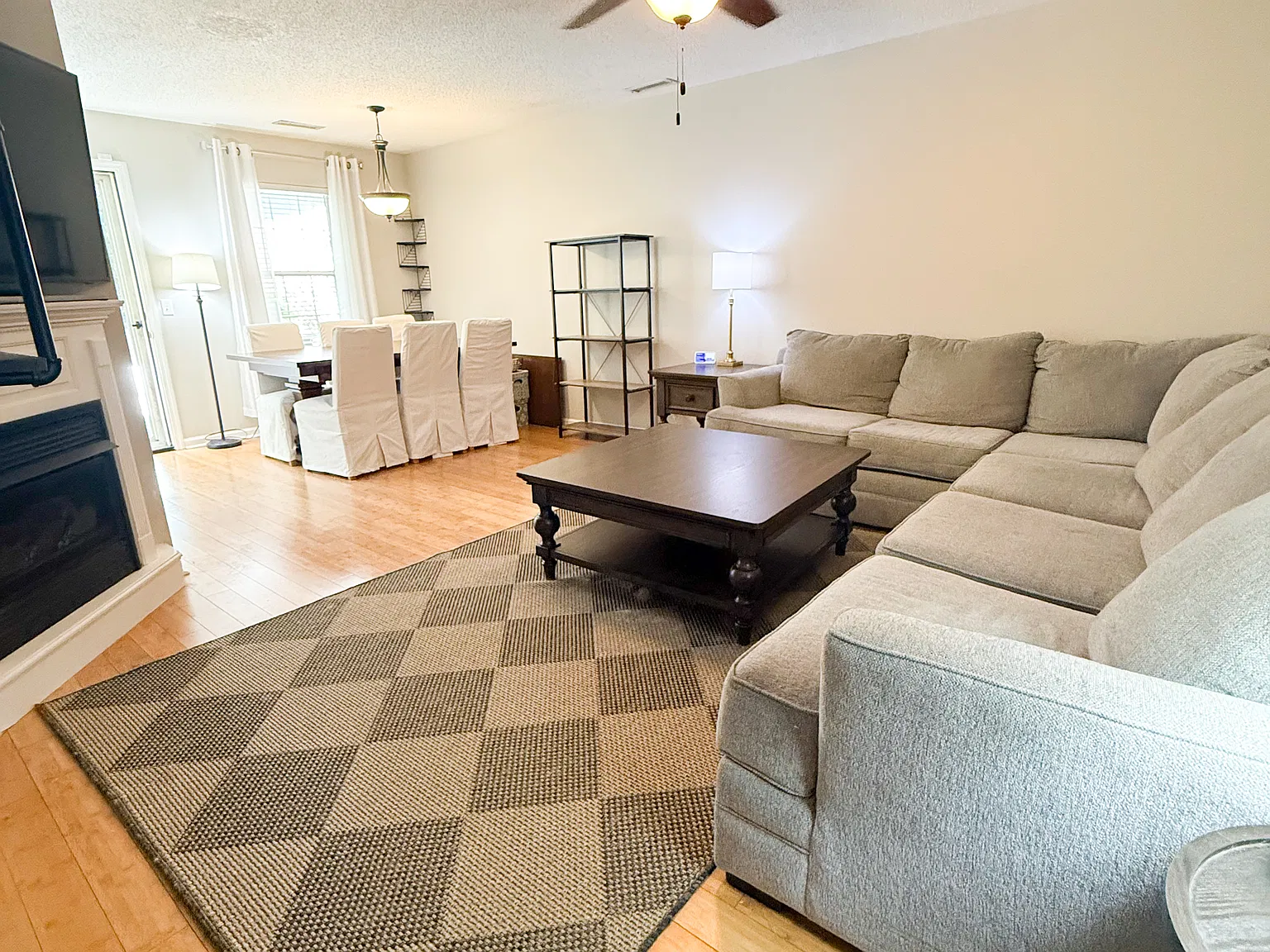 1125 Lenny Ln — Photo 2
