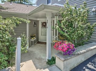 82 S Edgewood Rd, Bedminster, NJ 07921