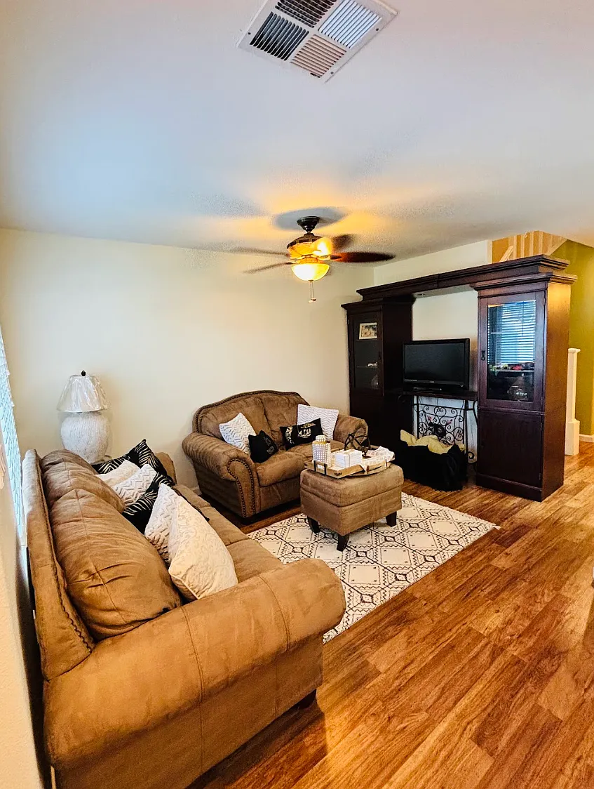 3 bed, 2.5 bath, 1105 sqft, $4,295 — Photo 3
