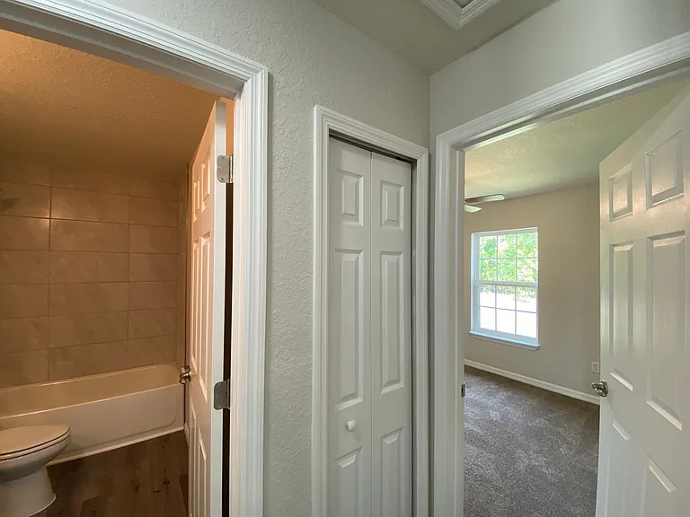 202 Locust Pass Ter — Photo 17