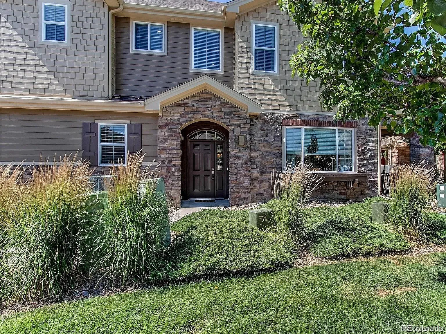3 bed, 2.5 bath, 1798 sqft, $2,975 — Photo 2