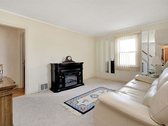 5th image of 204 Dogwood Ave