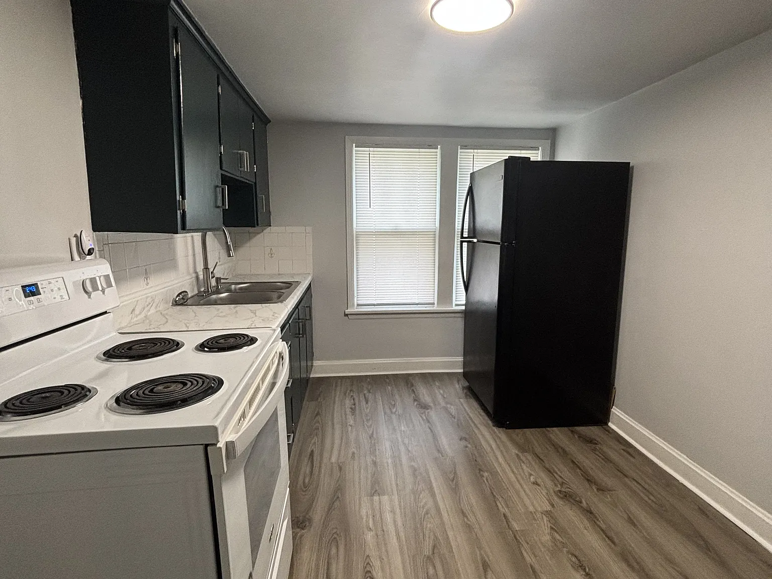 1214 W Waldo Ave — Photo 1