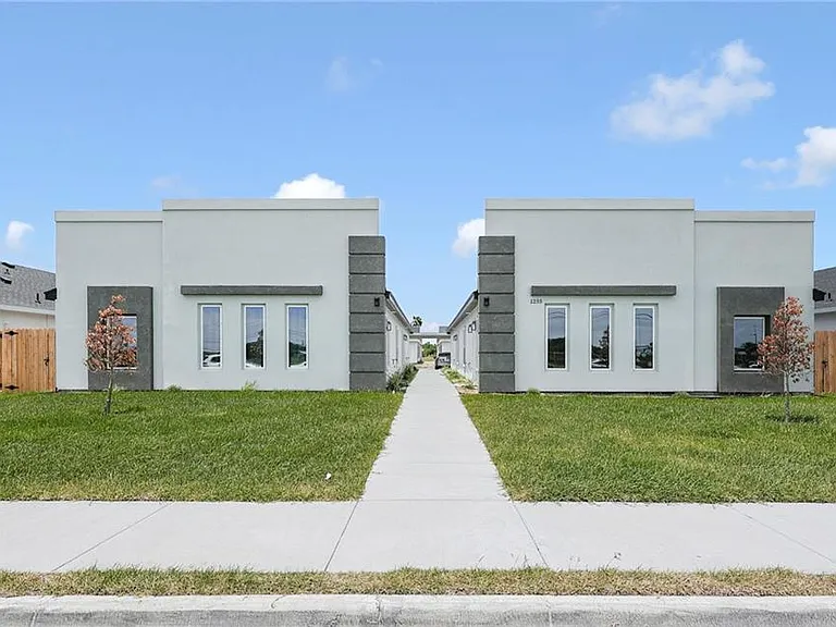 1233 Country Club Dr #1 — Photo 1
