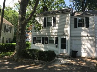 9 Burlington Pl, Fair Lawn, NJ 07410