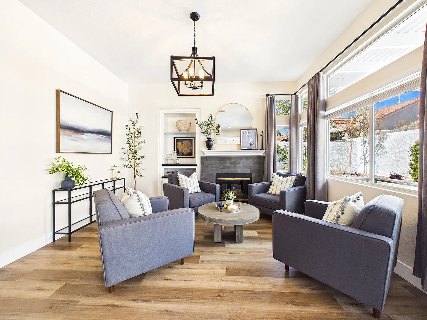 Elegant Fully Furnished 3-Bedroom 2-Bath Retreat in Summerlin — Photo 3